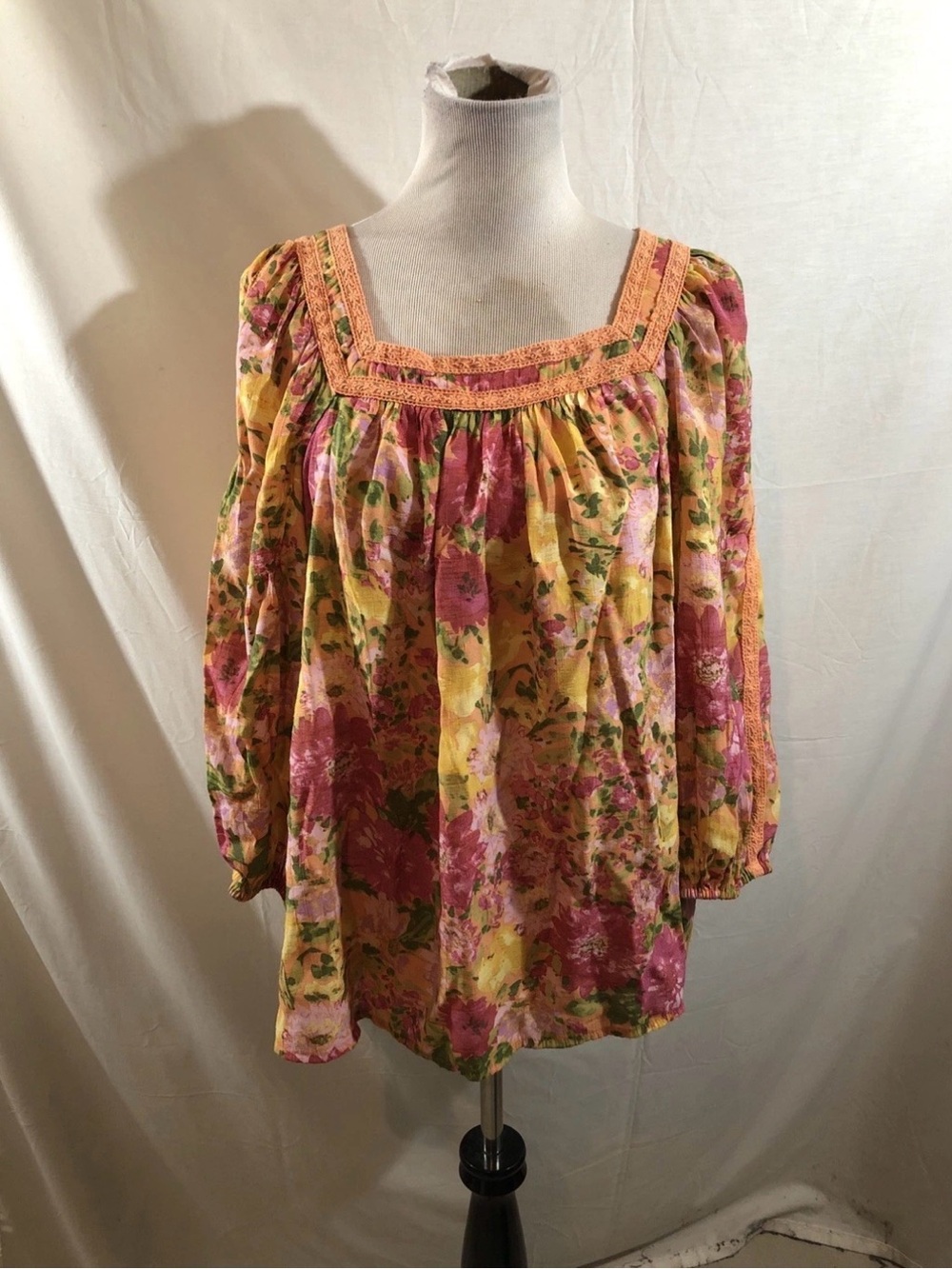 Lauren Conrad Orange Pullover Blouse, Floral Design- Womens XXL, Bust 21”